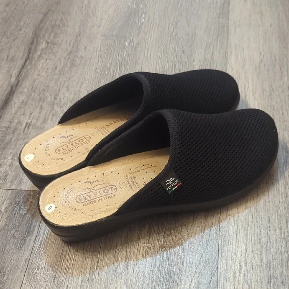 Black Slip-On Mesh Men's Shoes - Picture 3 of 8